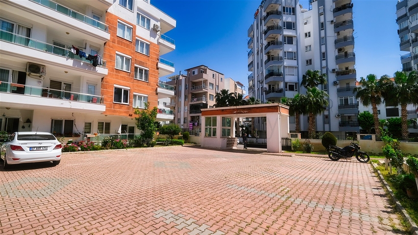 شقة ثانوية 2 + 1 في ليمان 750 م على البحر