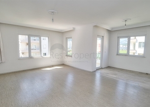 شقة ثانوية 2 + 1 في ليمان 750 م على البحر