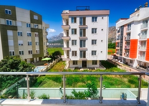 شقة ثانوية 2 + 1 في ليمان 750 م على البحر