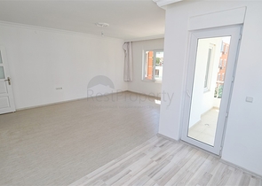 شقة ثانوية 2 + 1 في ليمان 750 م على البحر