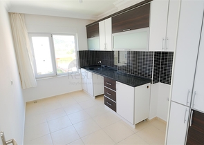 شقة ثانوية 2 + 1 في ليمان 750 م على البحر