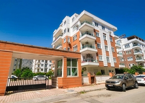 شقة ثانوية 2 + 1 في ليمان 750 م على البحر