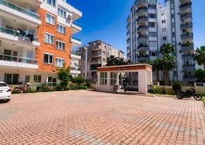 شقة ثانوية 2 + 1 في ليمان 750 م على البحر