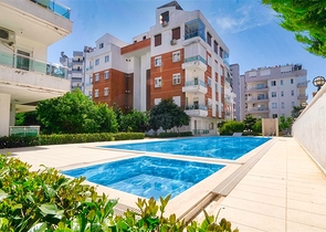 شقة ثانوية 2 + 1 في ليمان 750 م على البحر