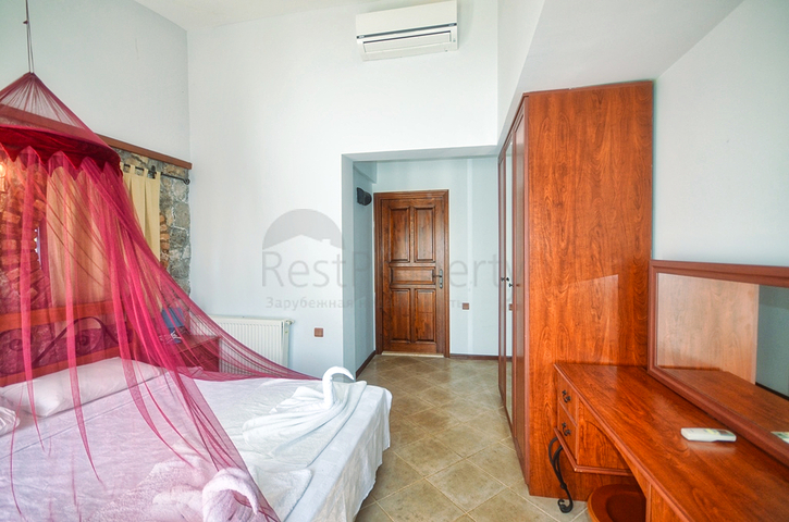 فيلا مستقلة - مسبح خاص - تصميم رائع 3 غرف وصالة - في فتهية 