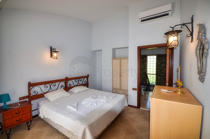 فيلا مستقلة - مسبح خاص - تصميم رائع 3 غرف وصالة - في فتهية 