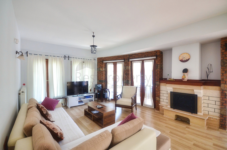 فيلا مستقلة - مسبح خاص - تصميم رائع 3 غرف وصالة - في فتهية 