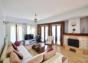 فيلا مستقلة - مسبح خاص - تصميم رائع 3 غرف وصالة - في فتهية 