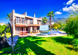 فيلا مستقلة - مسبح خاص - تصميم رائع 3 غرف وصالة - في فتهية 