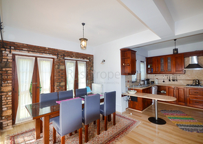 فيلا مستقلة - مسبح خاص - تصميم رائع 3 غرف وصالة - في فتهية 