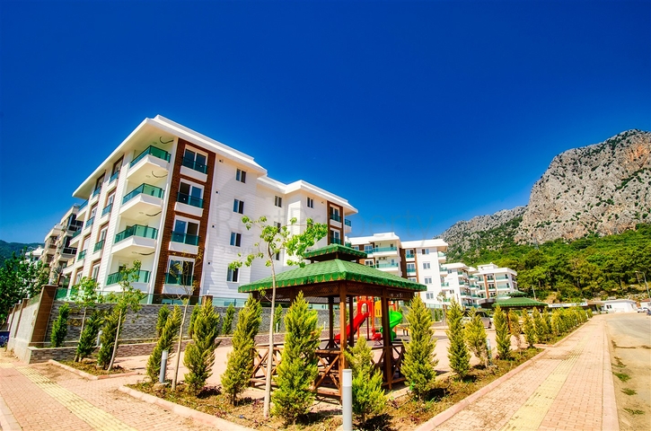 شقة بغرفتي نوم في مجمع جديد في كونيالتي أنطاليا