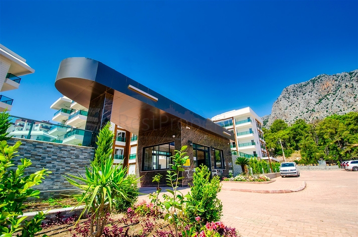 شقة بغرفتي نوم في مجمع جديد في كونيالتي أنطاليا