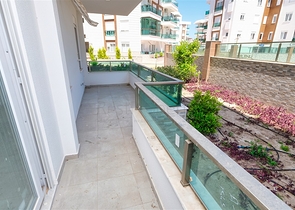 شقة بغرفتي نوم في مجمع جديد في كونيالتي أنطاليا