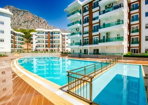 شقة بغرفتي نوم في مجمع جديد في كونيالتي أنطاليا