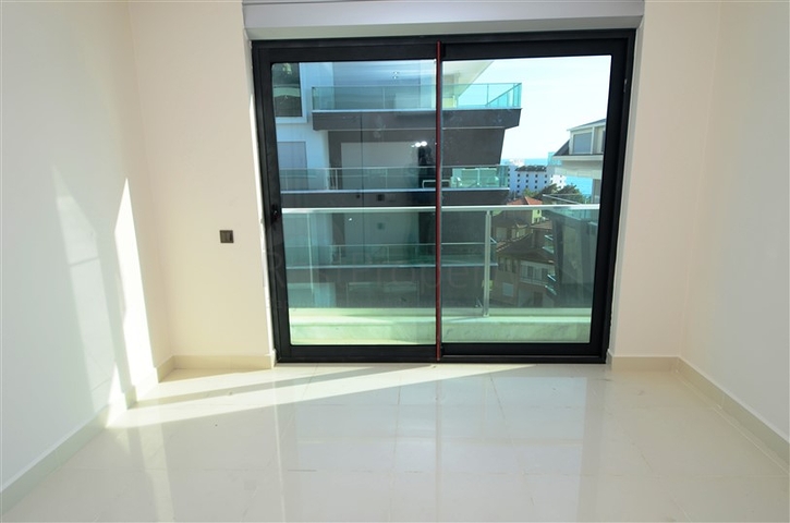 خصم ! باطلالة بحرية -شقة غرفة وصالة -ضمن مجمع بخدمات 5 نجوم -في كارجي جاك / الانيا 