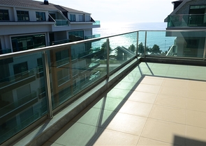 خصم ! باطلالة بحرية -شقة غرفة وصالة -ضمن مجمع بخدمات 5 نجوم -في كارجي جاك / الانيا 