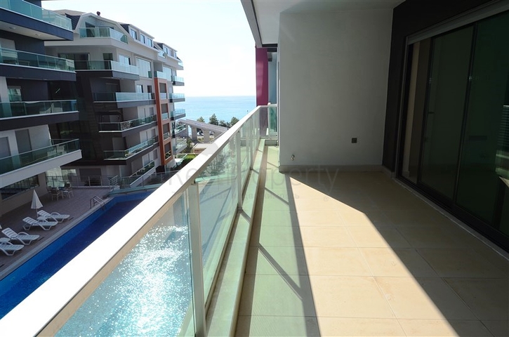 ضمن مجمع فاخر على البحر مباشرة -شقة 1+1 -في كارجي جاك / الانيا 