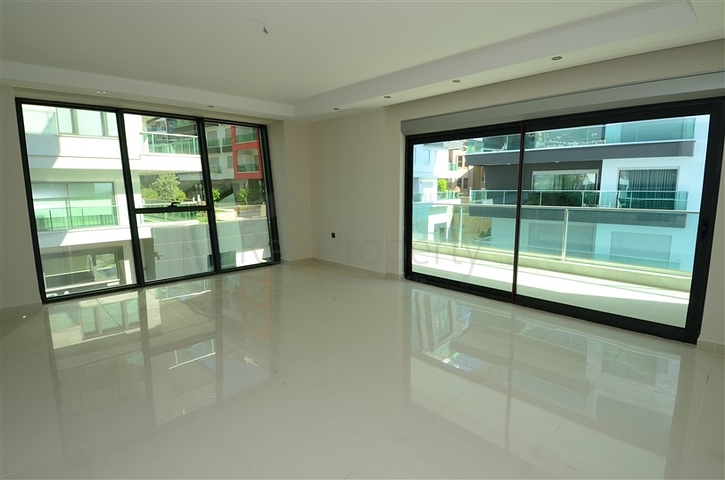 ضمن مجمع فاخر على البحر مباشرة -شقة 1+1 -في كارجي جاك / الانيا 