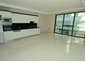 ضمن مجمع فاخر على البحر مباشرة -شقة 1+1 -في كارجي جاك / الانيا 