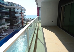 ضمن مجمع فاخر على البحر مباشرة -شقة 1+1 -في كارجي جاك / الانيا 