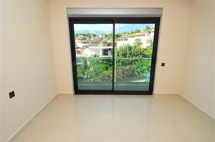 للبيع بشكل مستعجل !! شقة 2 غرفة وصالة ضمن مجمع فاخر على البحر - في كارجي جاك / الانيا 