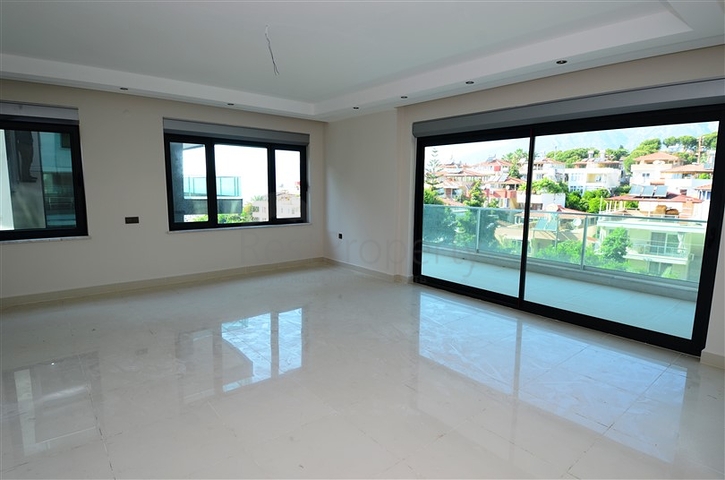 للبيع بشكل مستعجل !! شقة 2 غرفة وصالة ضمن مجمع فاخر على البحر - في كارجي جاك / الانيا 