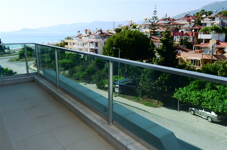 للبيع بشكل مستعجل !! شقة 2 غرفة وصالة ضمن مجمع فاخر على البحر - في كارجي جاك / الانيا 