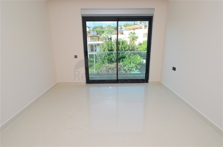 للبيع بشكل مستعجل !! شقة 2 غرفة وصالة ضمن مجمع فاخر على البحر - في كارجي جاك / الانيا 