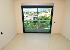 للبيع بشكل مستعجل !! شقة 2 غرفة وصالة ضمن مجمع فاخر على البحر - في كارجي جاك / الانيا 