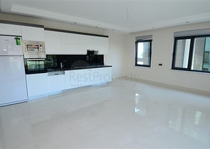 للبيع بشكل مستعجل !! شقة 2 غرفة وصالة ضمن مجمع فاخر على البحر - في كارجي جاك / الانيا 