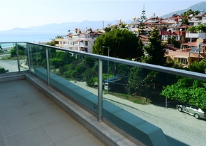 للبيع بشكل مستعجل !! شقة 2 غرفة وصالة ضمن مجمع فاخر على البحر - في كارجي جاك / الانيا 