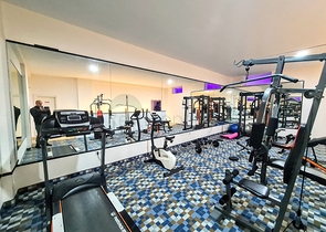 شقة 2 غرفة وصالة -مفروشة -ضمن مجمع يضم خدمات -في افسلار / الانيا