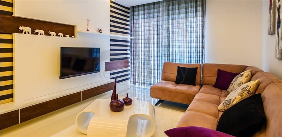 مجمع فاخر في مركز المدينة -شقة غرفة وصالة مفروشة -في الانيا 