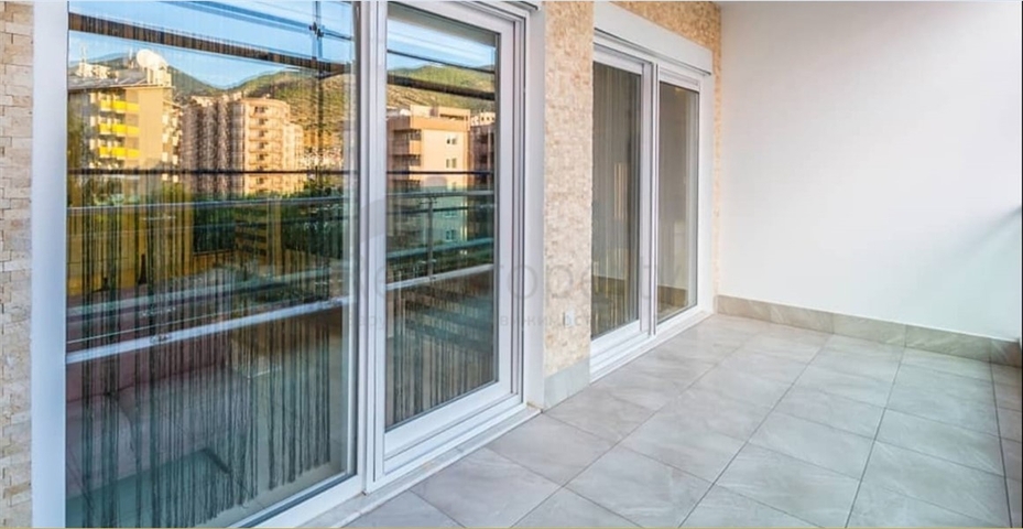 مجمع فاخر في مركز المدينة -شقة غرفة وصالة مفروشة -في الانيا 