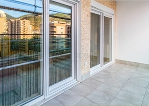 مجمع فاخر في مركز المدينة -شقة غرفة وصالة مفروشة -في الانيا 