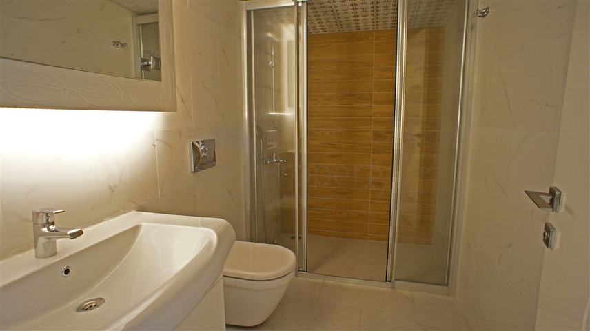 في مركز المدينة -ضمن مجمع يضم كافة الخدمات -دوبلكس 2غرفة وصالة -في مدينة الانيا 