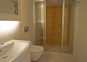 في مركز المدينة -ضمن مجمع يضم كافة الخدمات -دوبلكس 2غرفة وصالة -في مدينة الانيا 