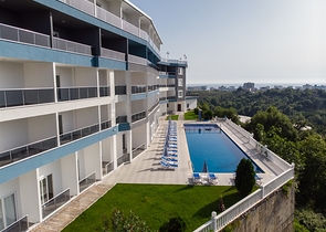 ضمن منطقة جبلية هادئة -مجمع حديث -شقة 1+1- في كارجي جاك / الانيا 