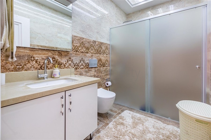 منزل العائلة - دوبلكس 4 غرف وصالة -مجمع جديد بجانب المشفى -في اوبا / الانيا 