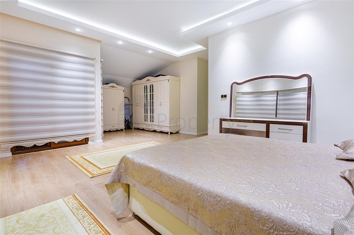 منزل العائلة - دوبلكس 4 غرف وصالة -مجمع جديد بجانب المشفى -في اوبا / الانيا 