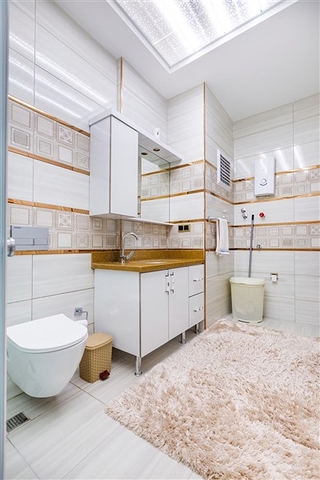 منزل العائلة - دوبلكس 4 غرف وصالة -مجمع جديد بجانب المشفى -في اوبا / الانيا 