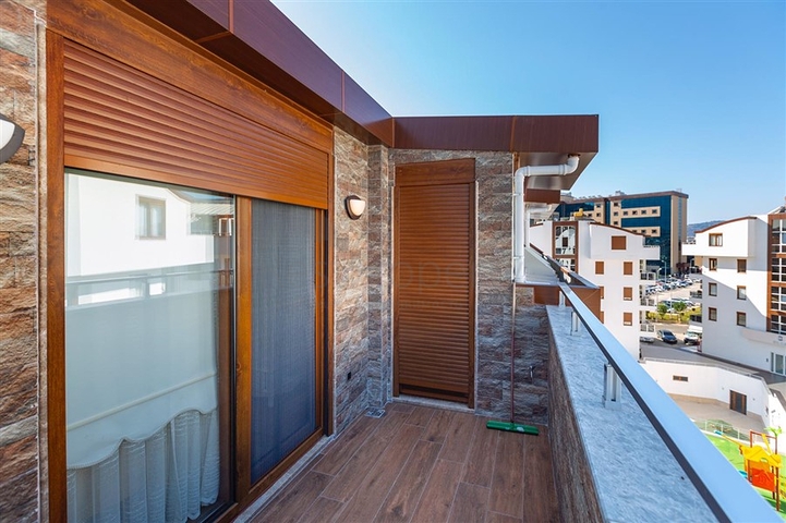 منزل العائلة - دوبلكس 4 غرف وصالة -مجمع جديد بجانب المشفى -في اوبا / الانيا 