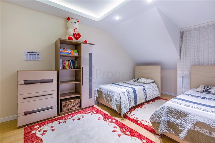 منزل العائلة - دوبلكس 4 غرف وصالة -مجمع جديد بجانب المشفى -في اوبا / الانيا 