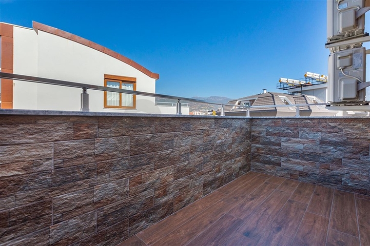 منزل العائلة - دوبلكس 4 غرف وصالة -مجمع جديد بجانب المشفى -في اوبا / الانيا 