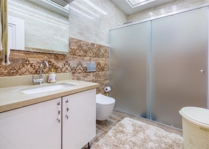 منزل العائلة - دوبلكس 4 غرف وصالة -مجمع جديد بجانب المشفى -في اوبا / الانيا 