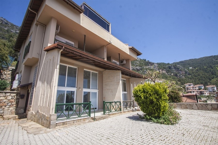 فيلا بسعر اقتصادي -اطلالة بحر -تصميم1+2 - في مركز الانيا