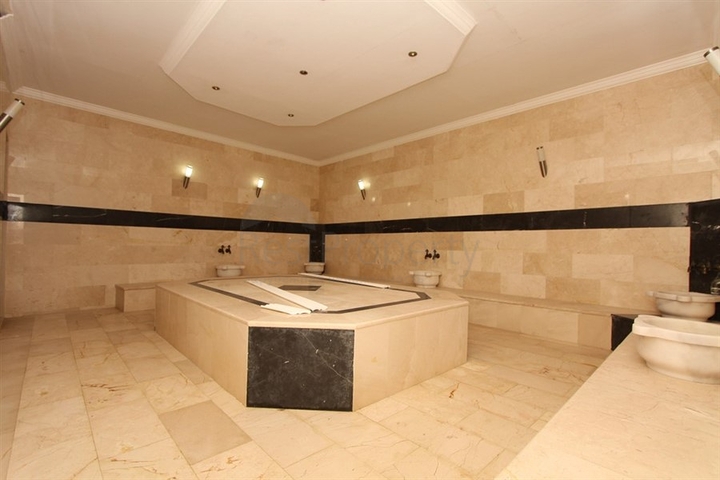 فيلا بسعر اقتصادي -اطلالة بحر -تصميم1+2 - في مركز الانيا