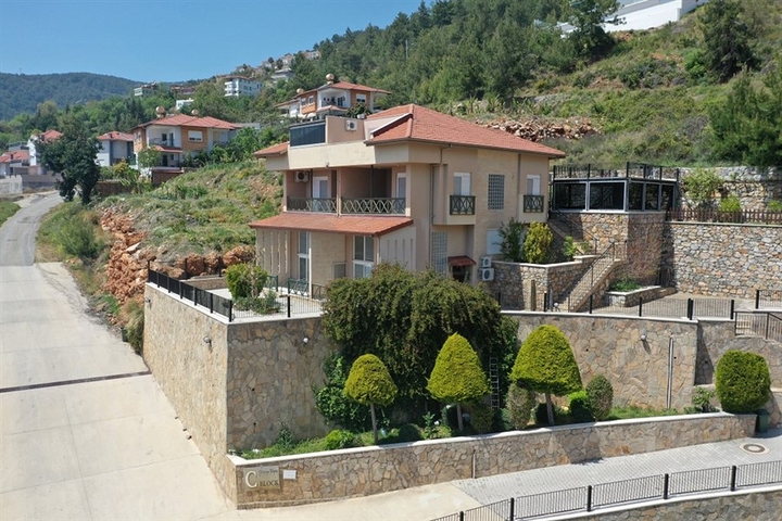 فيلا بسعر اقتصادي -اطلالة بحر -تصميم1+2 - في مركز الانيا