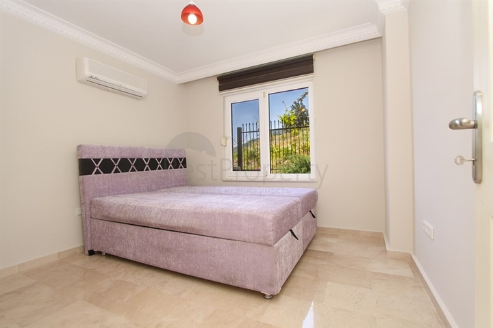 فيلا بسعر اقتصادي -اطلالة بحر -تصميم1+2 - في مركز الانيا