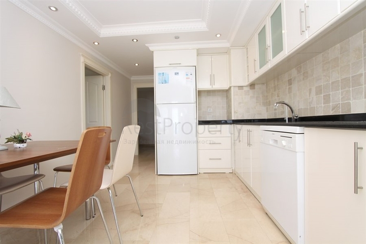 فيلا بسعر اقتصادي -اطلالة بحر -تصميم1+2 - في مركز الانيا